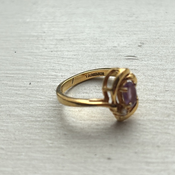 TAIWANH purple amethyst and crystal gold ring size 5 - Picture 6 of 6